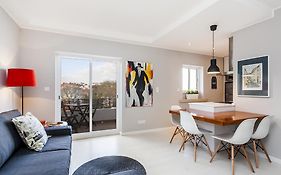 Bright Visconde Apartment